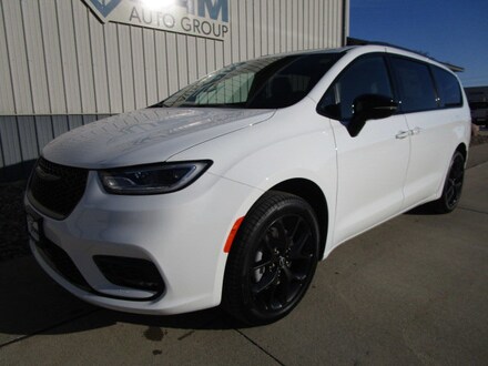 2026 Chrysler Pacifica LIMITED AWD Passenger Van