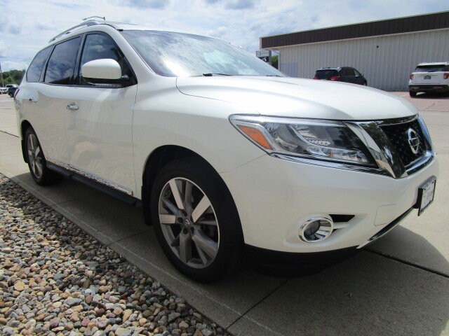 2016 Nissan Pathfinder Platinum photo 3