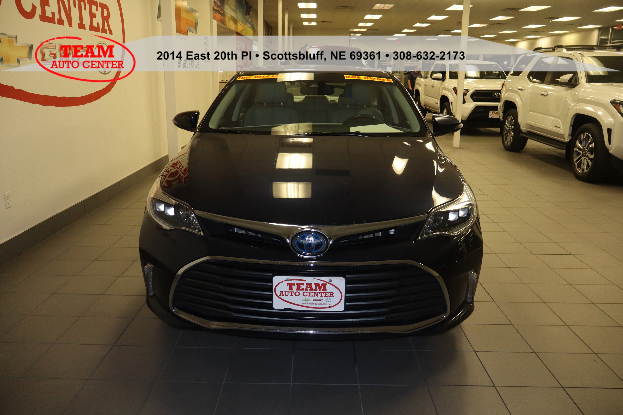 2016 Toyota Avalon Hybrid XLE Premium photo 3