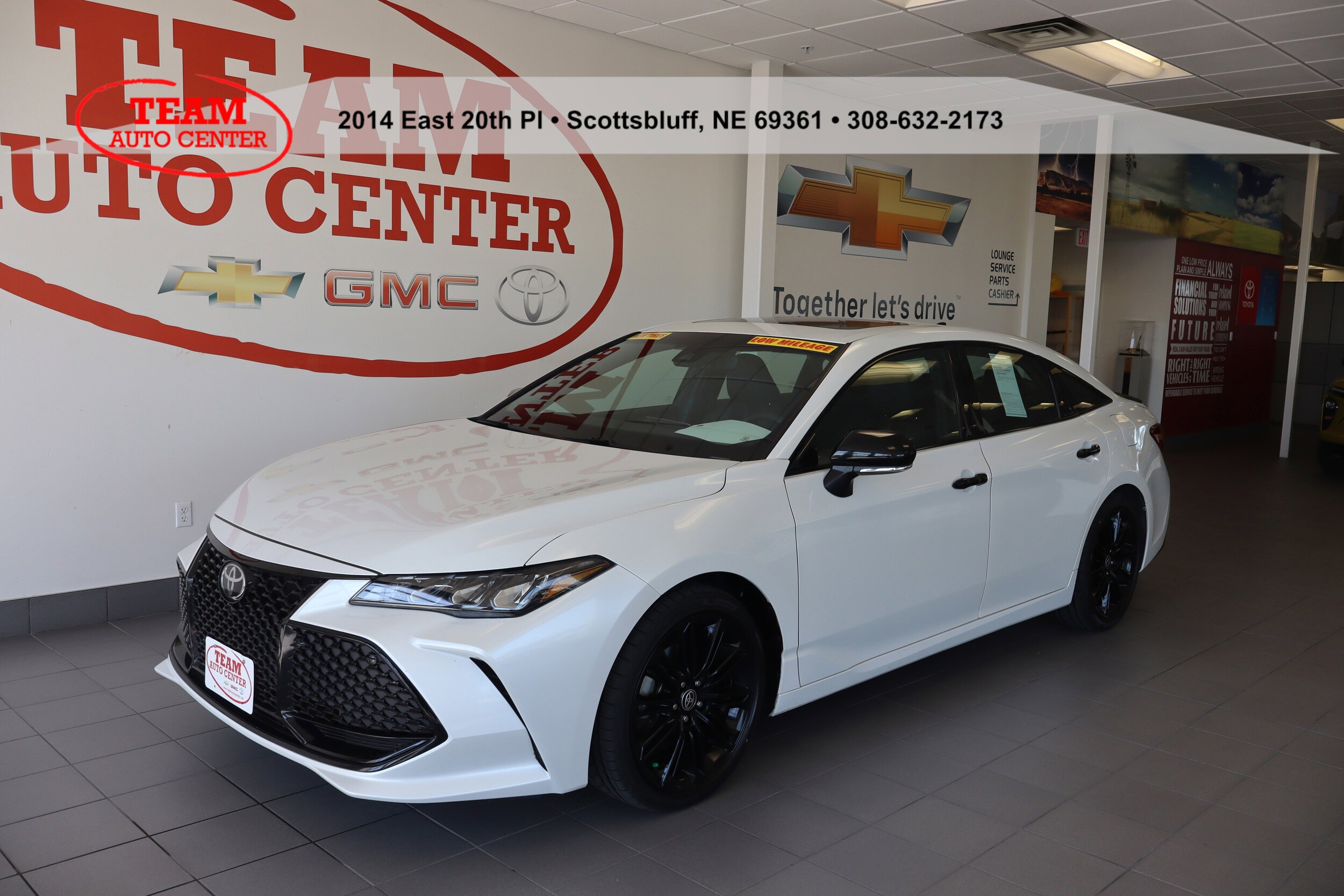 2021 Toyota Avalon XSE photo 2