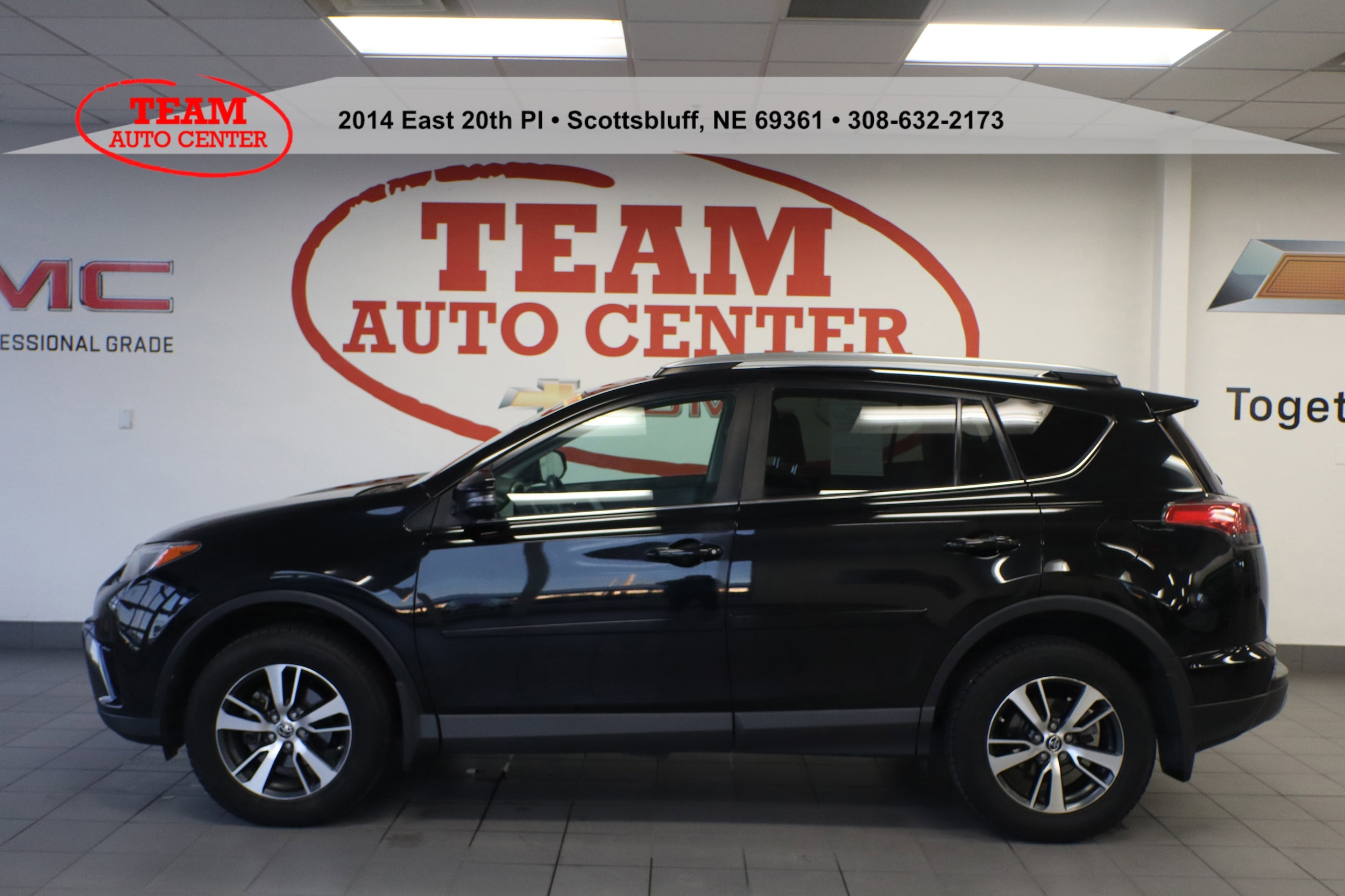 2017 Toyota RAV4 XLE's photo