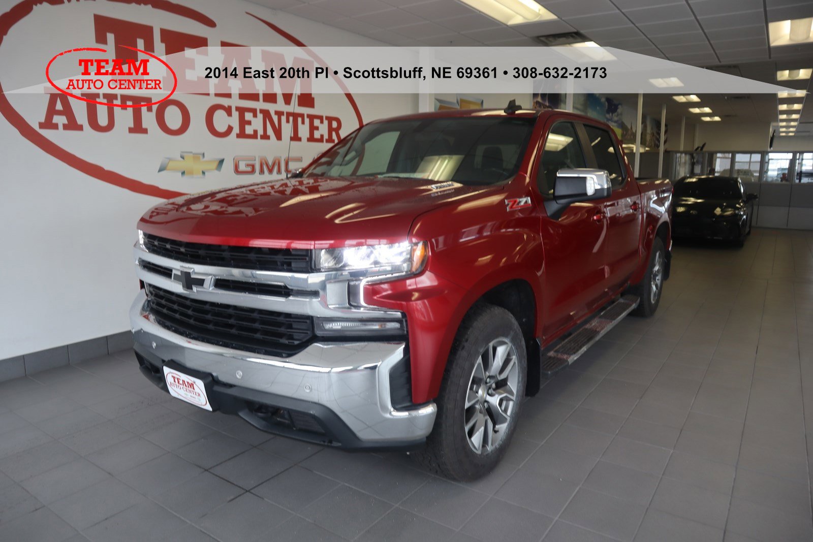 Used 2021 Chevrolet Silverado 1500 LT with VIN 1GCUYDET8MZ290297 for sale in Scottsbluff, NE