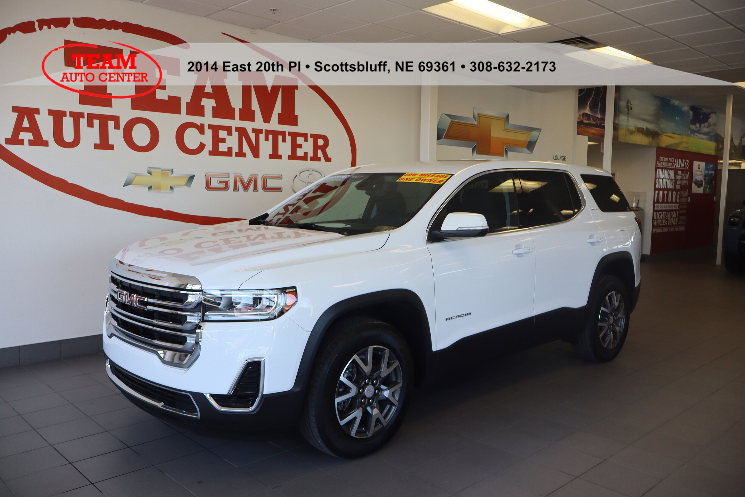 2023 Gmc Acadia SLE photo 2
