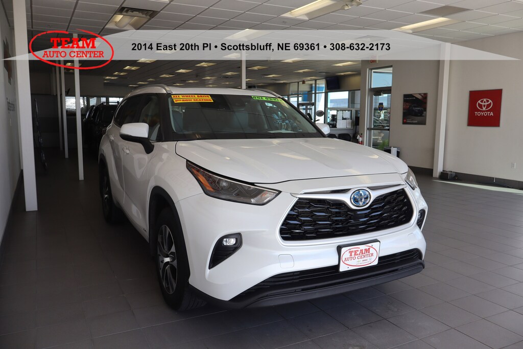 Used 2023 Toyota Highlander Hybrid XLE Sport Utility