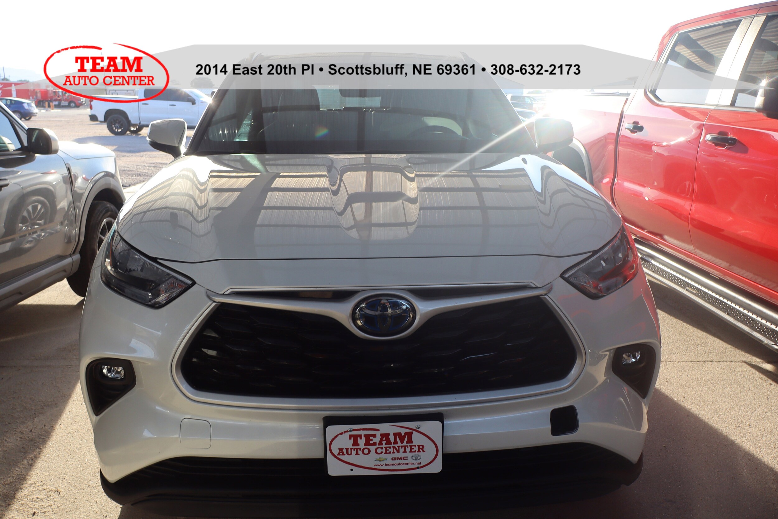 2020 Toyota Highlander Hybrid XLE photo 2