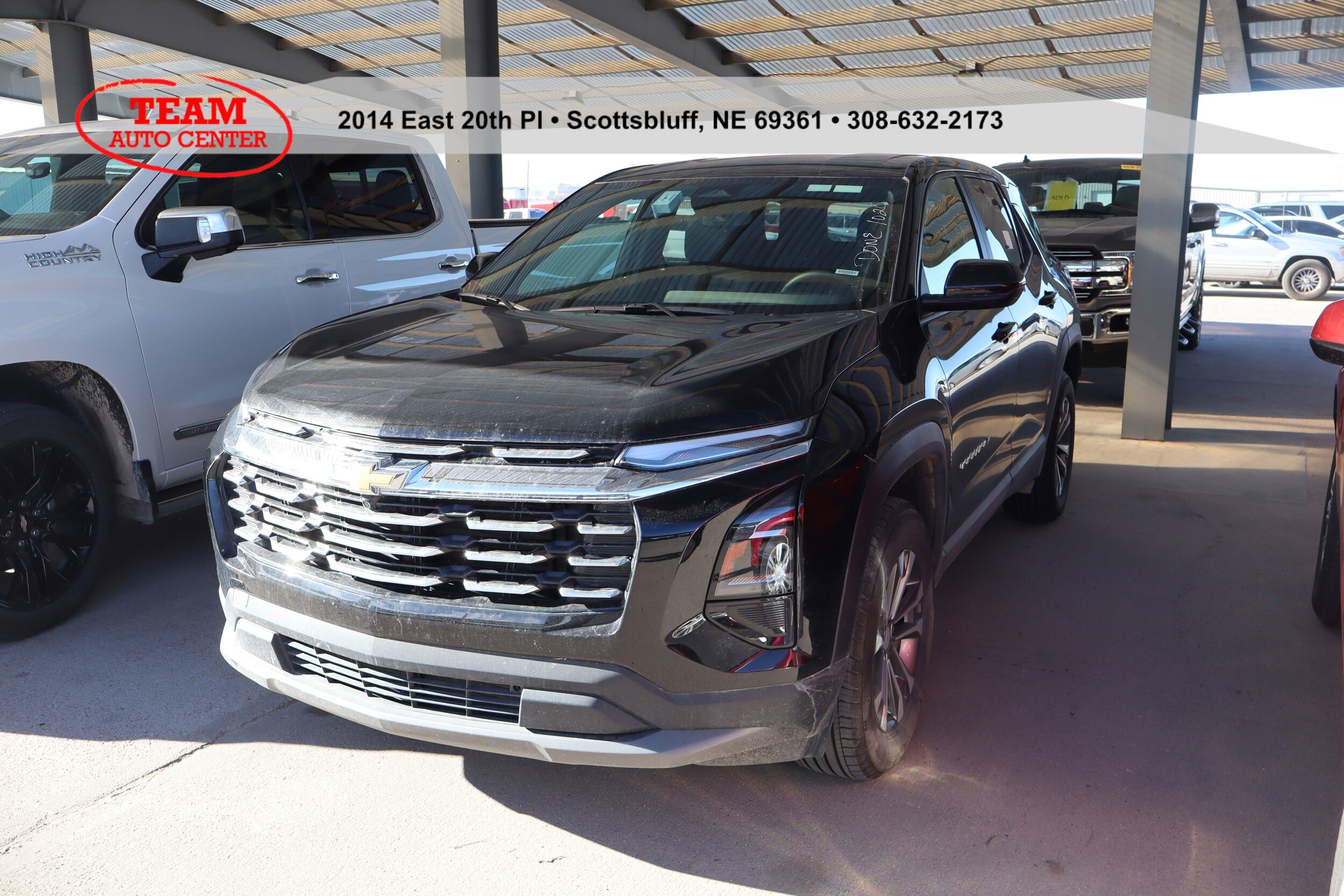 2025 Chevrolet Equinox LT photo 2