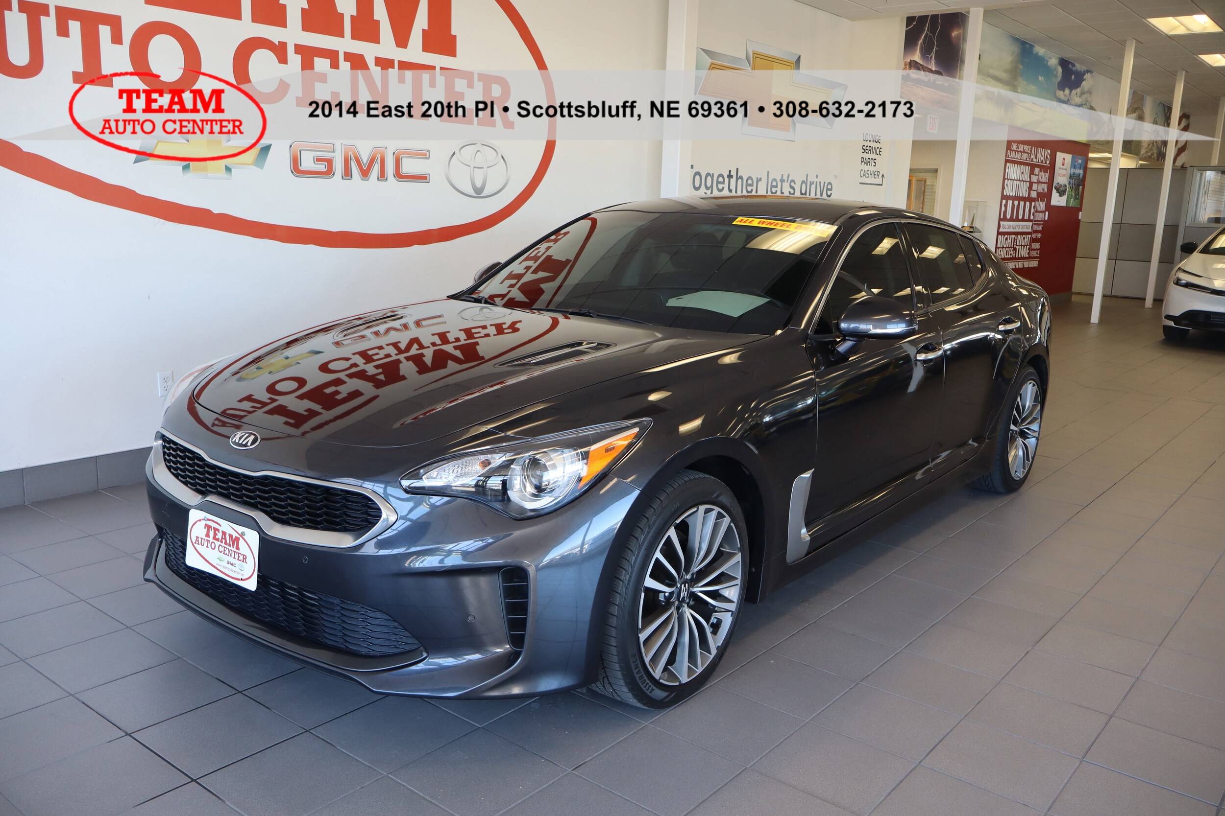 2019 Kia Stinger photo 2