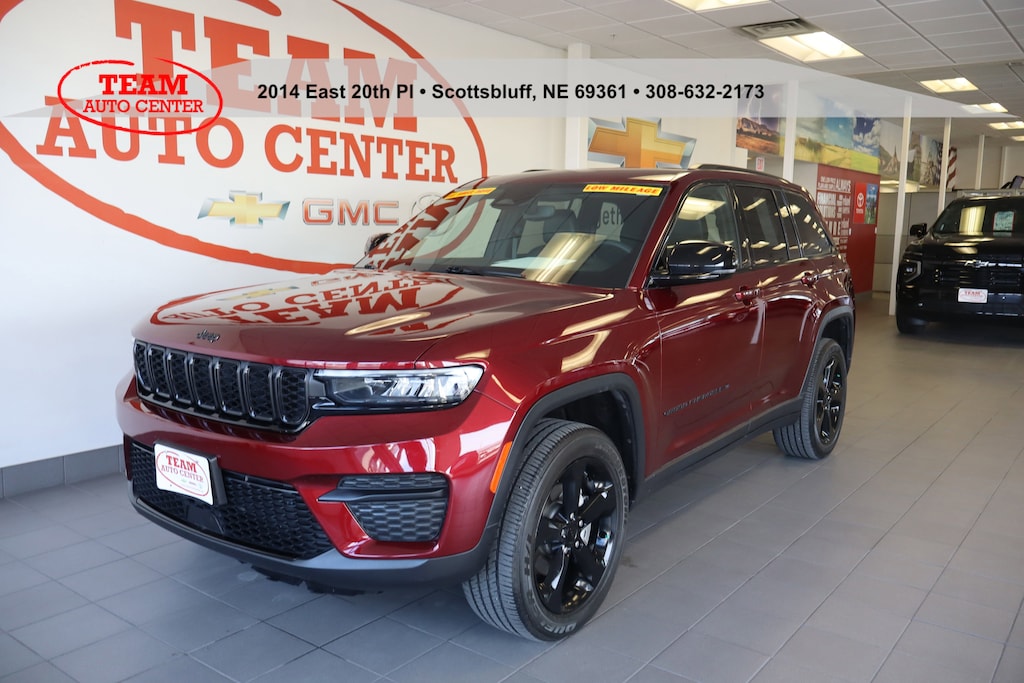 Used 2023 Jeep Grand Cherokee Altitude Sport Utility