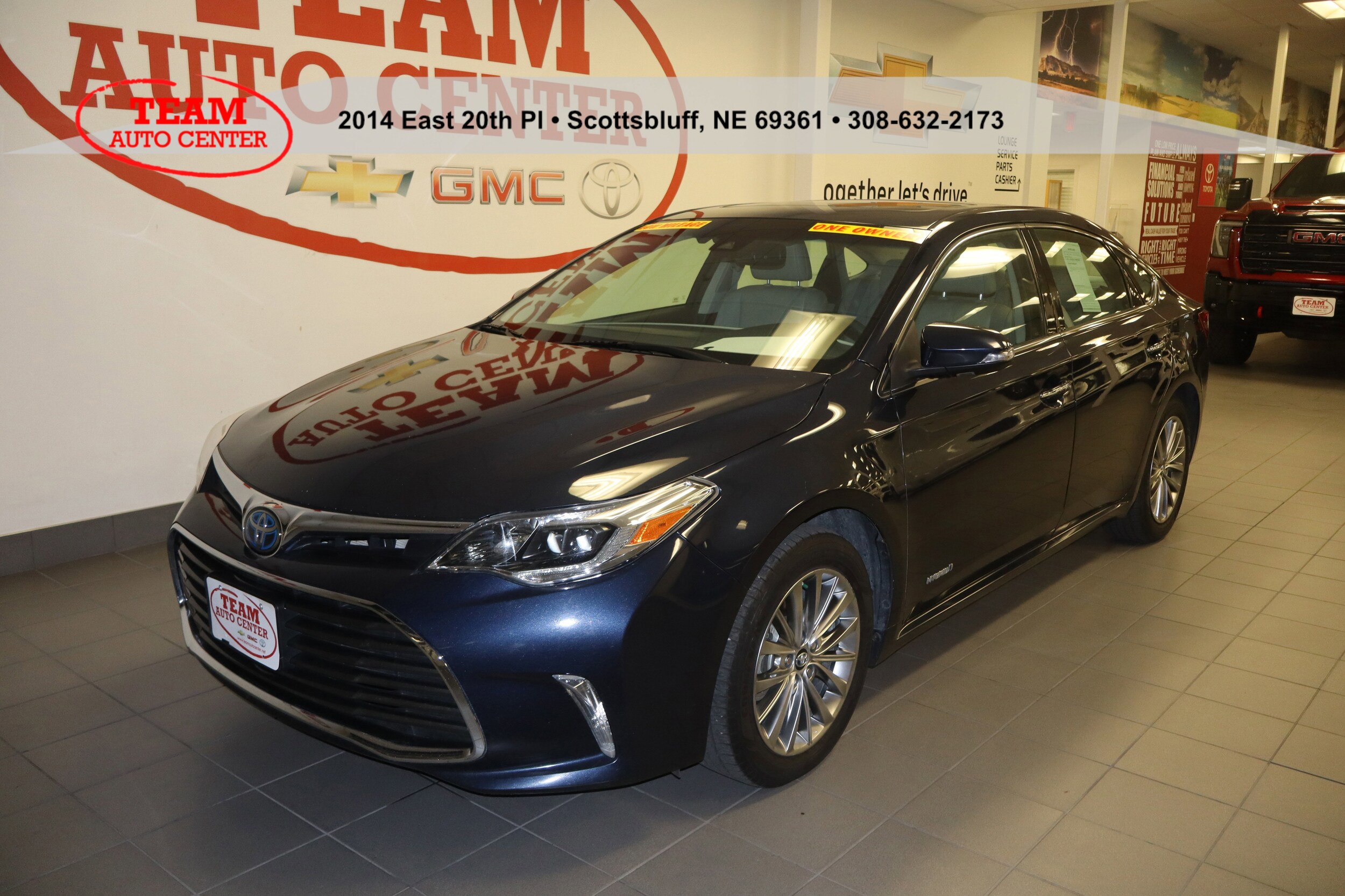 2016 Toyota Avalon Hybrid XLE Premium photo 2