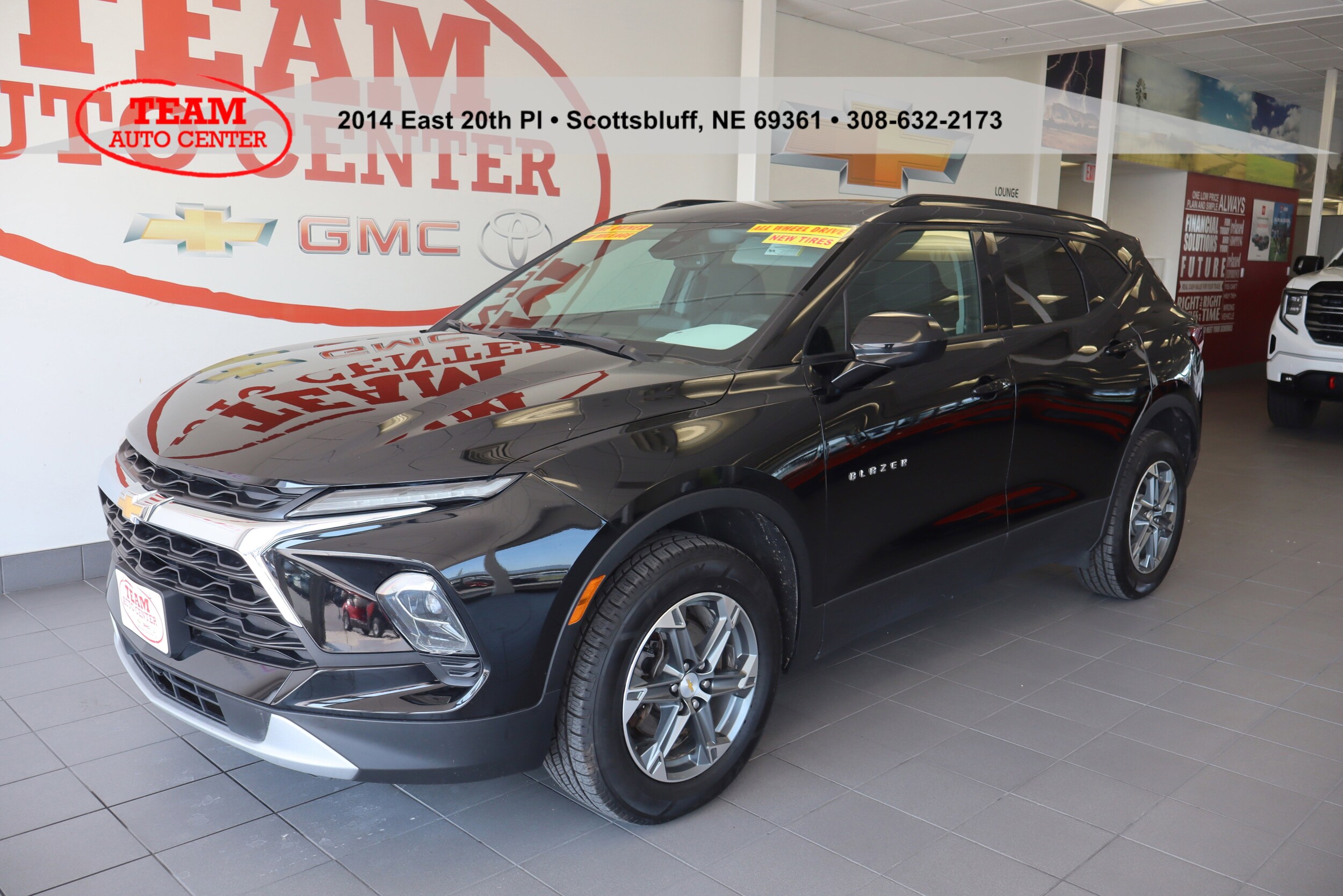 2023 Chevrolet Blazer 2LT photo 2