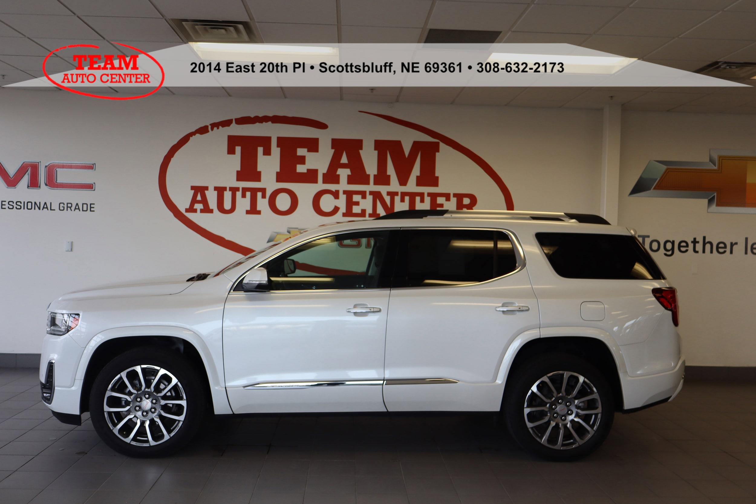 2023 GMC Acadia Denali's photo