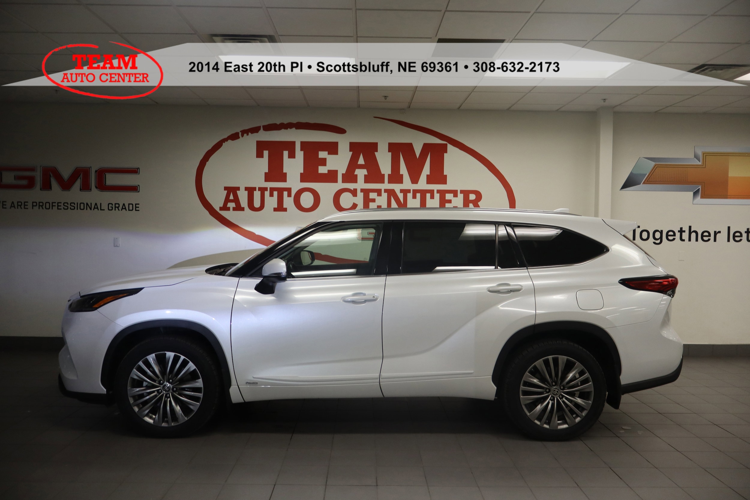 2022 Toyota Highlander Platinum's photo