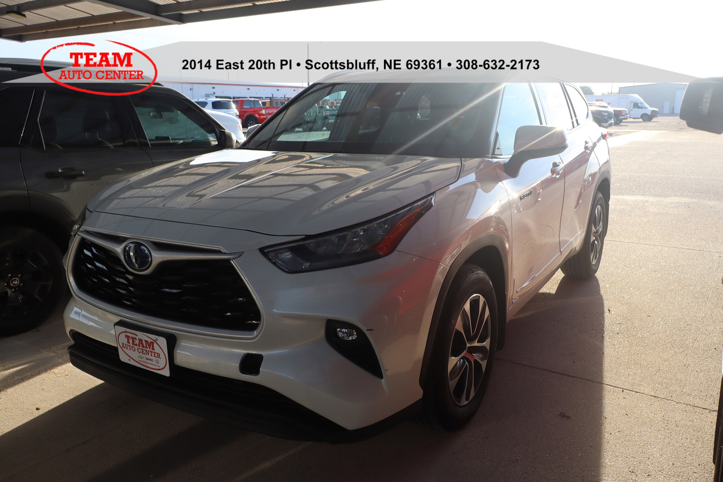 2020 Toyota Highlander Hybrid XLE photo 3
