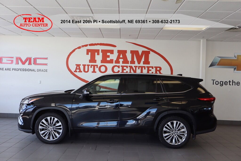 Used 2023 Toyota Highlander Platinum Sport Utility