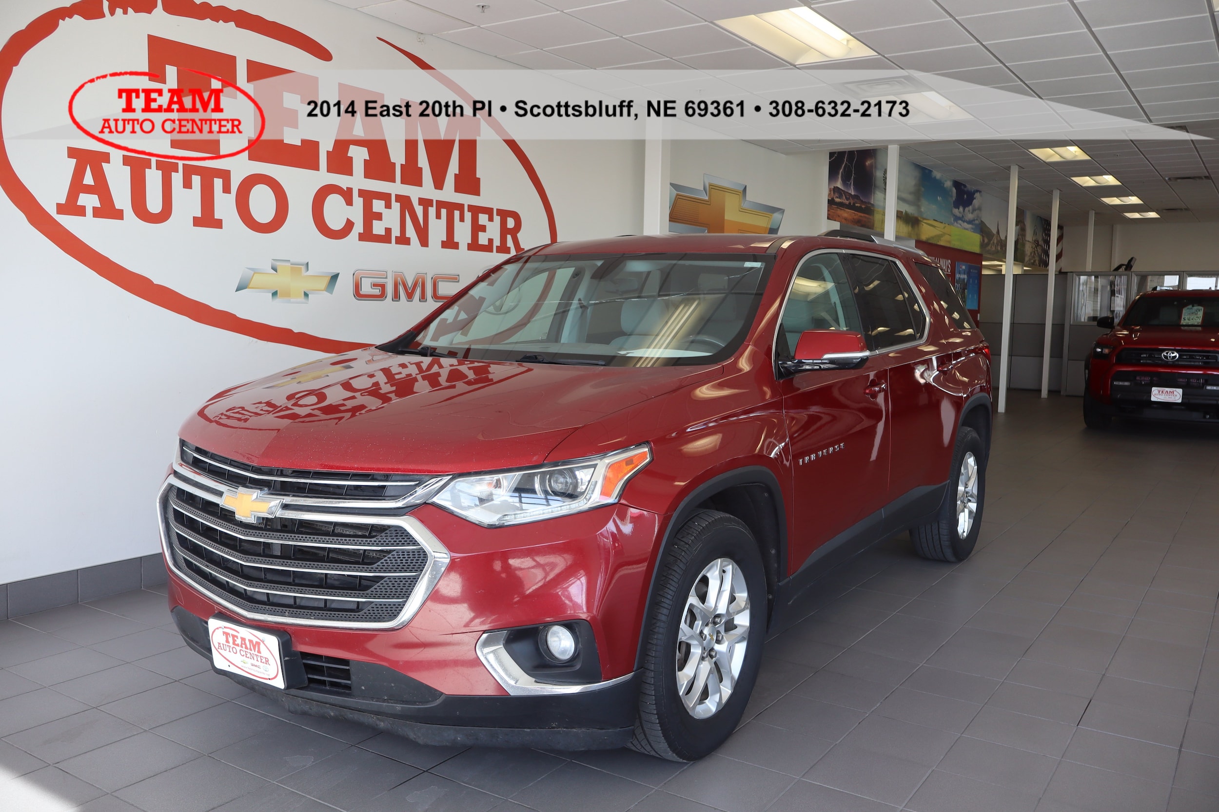 Used 2018 Chevrolet Traverse 1LT with VIN 1GNEVGKW8JJ255824 for sale in Scottsbluff, NE