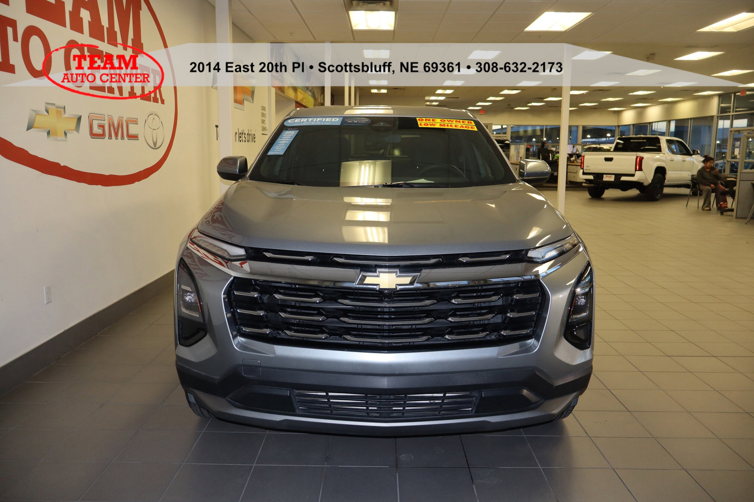 2025 Chevrolet Equinox LT photo 2