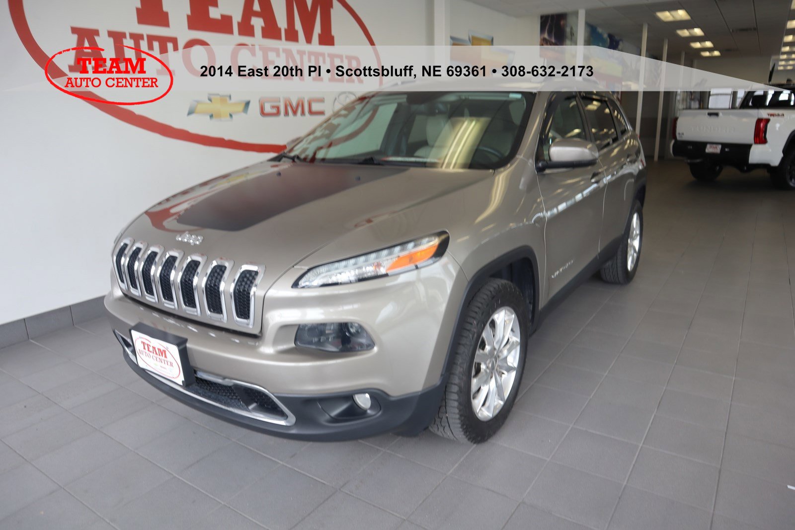 Used 2017 Jeep Cherokee Limited with VIN 1C4PJMDS5HW594351 for sale in Scottsbluff, NE