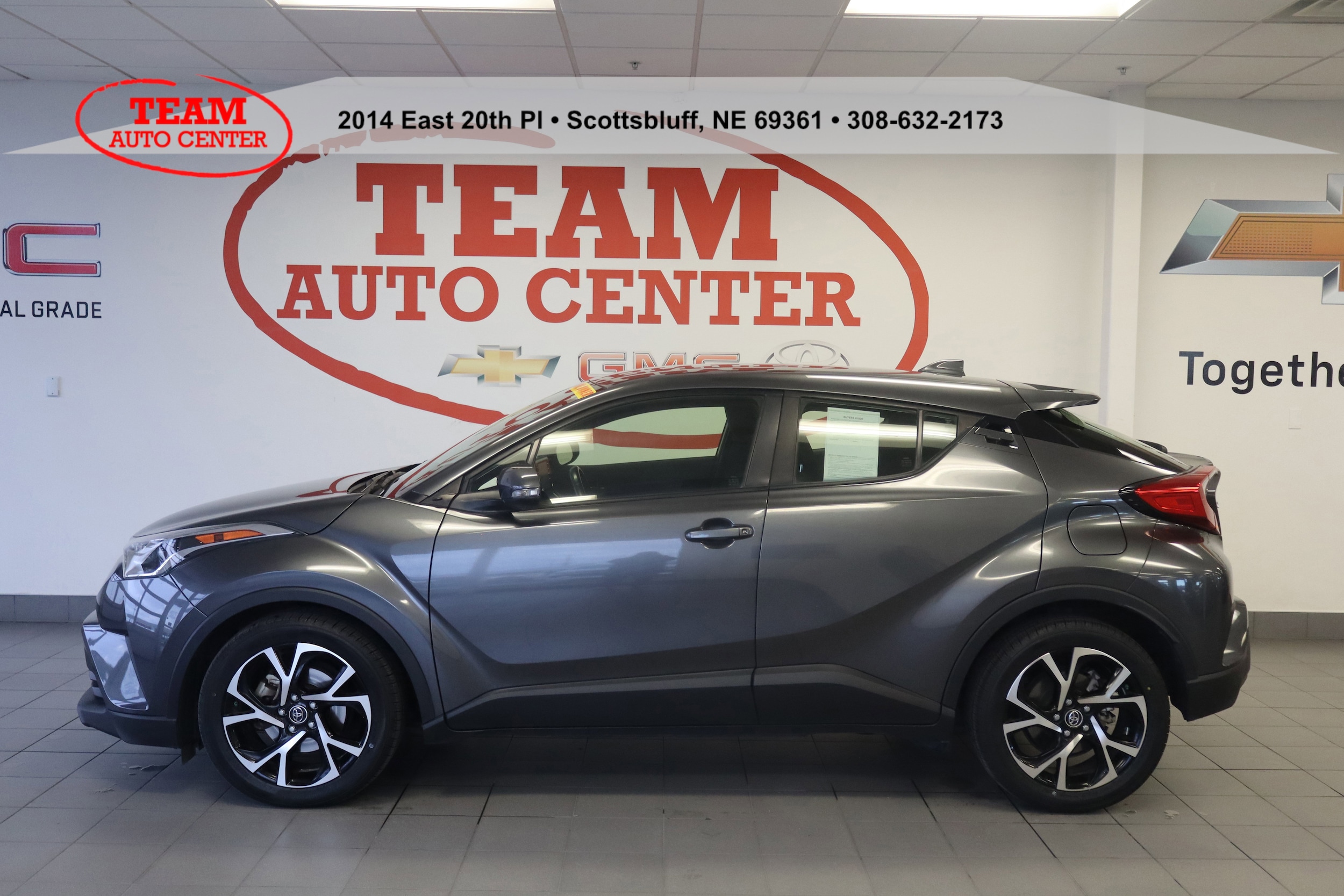 2019 Toyota C-HR XLE's photo