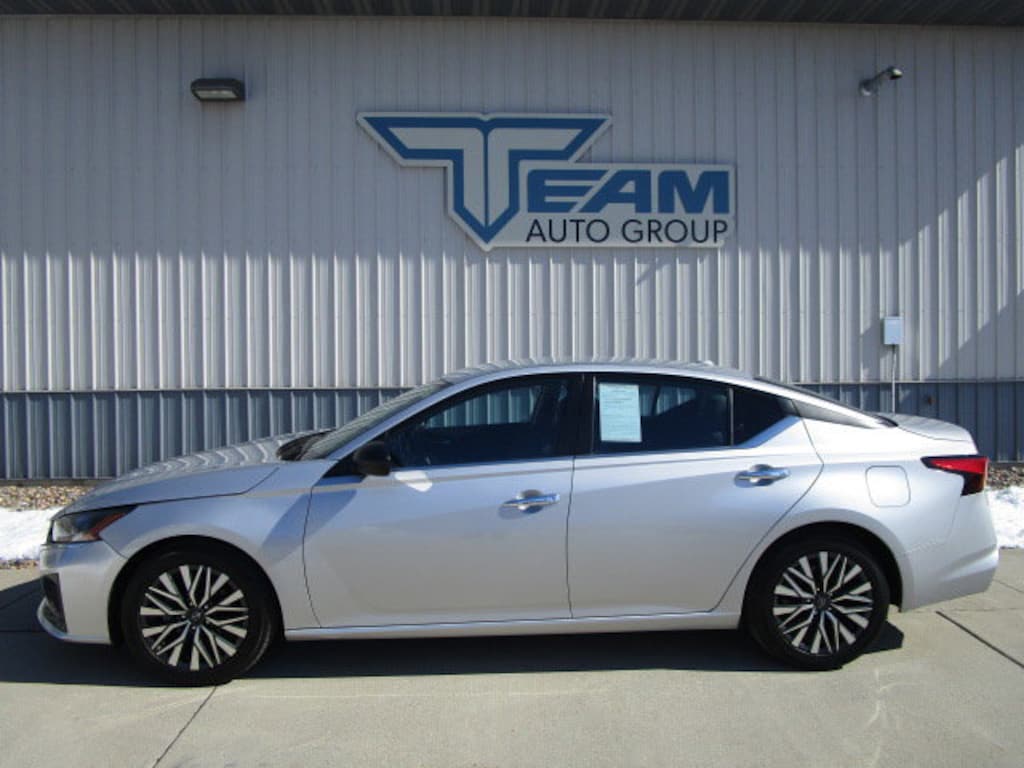 Used 2024 Nissan Altima 2.5 SV Sedan