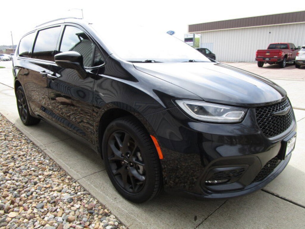Used 2022 Chrysler Pacifica Limited Van Passenger Van