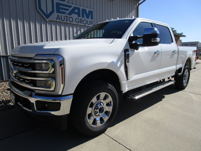 2027 Ford F-350 F-350&reg; Lariat&reg; Truck Crew Cab