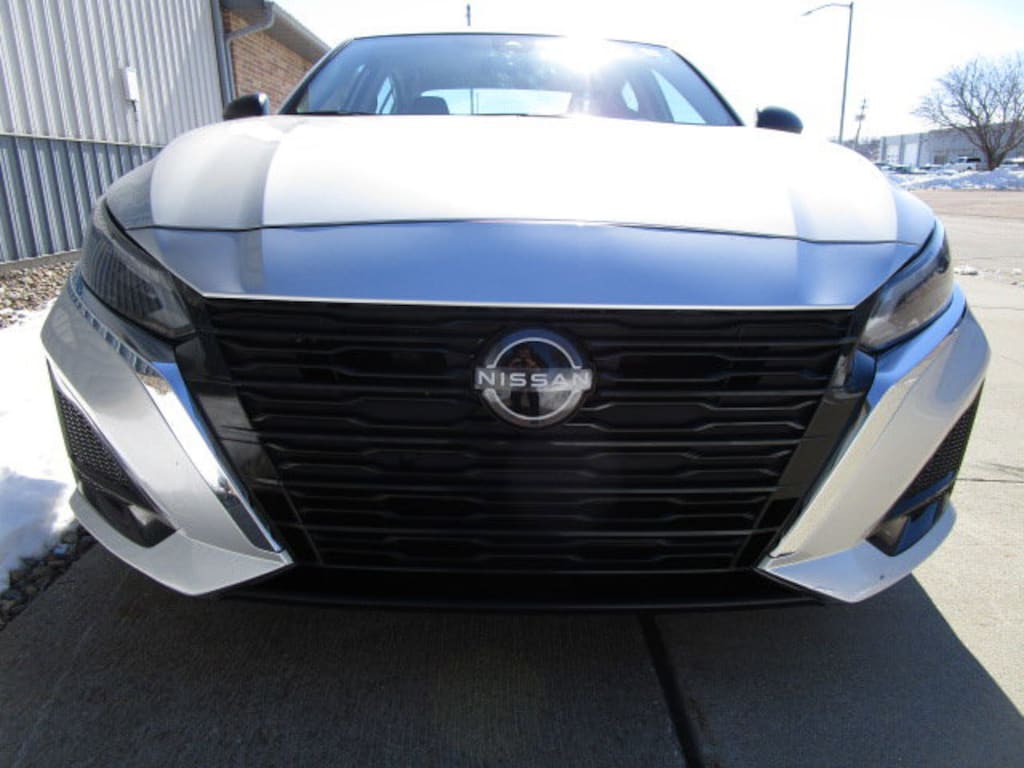 Used 2024 Nissan Altima 2.5 SV Sedan