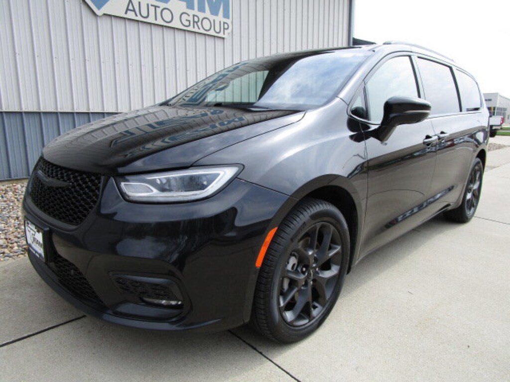 Used 2022 Chrysler Pacifica Limited Van Passenger Van