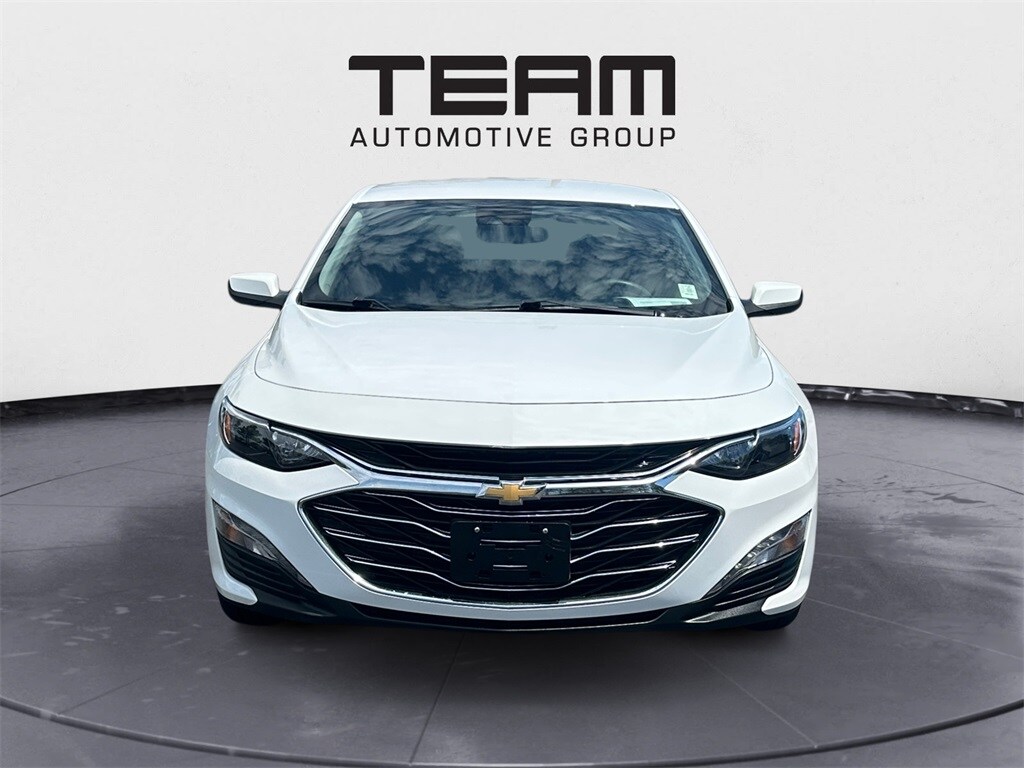 2023 Chevrolet Malibu 1LT photo 2