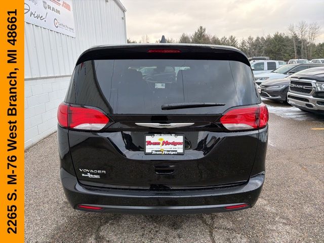 2026 Chrysler Voyager LX - Photo 8