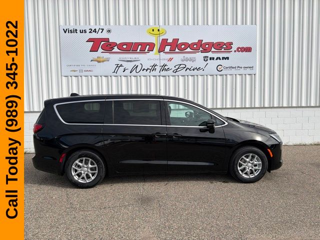 2027 Chrysler Pacifica Passenger Van 