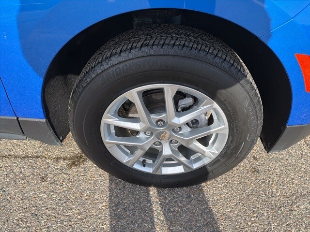 2024 Chevrolet Equinox LT photo 3