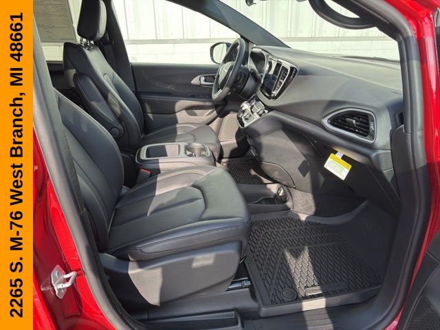 2026 Chrysler Voyager LX - Photo 37