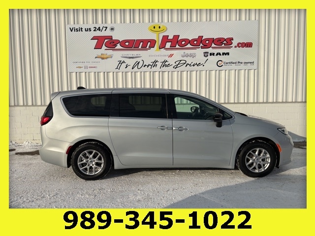 2024 Chrysler Pacifica Van Passenger Van 