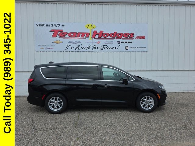 2023 Chrysler Pacifica Van Passenger Van 