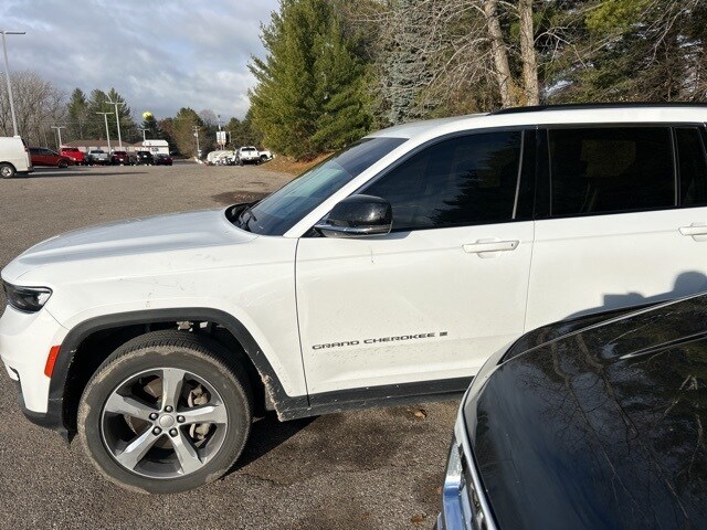 2022 Jeep Grand Cherokee Limited photo 2