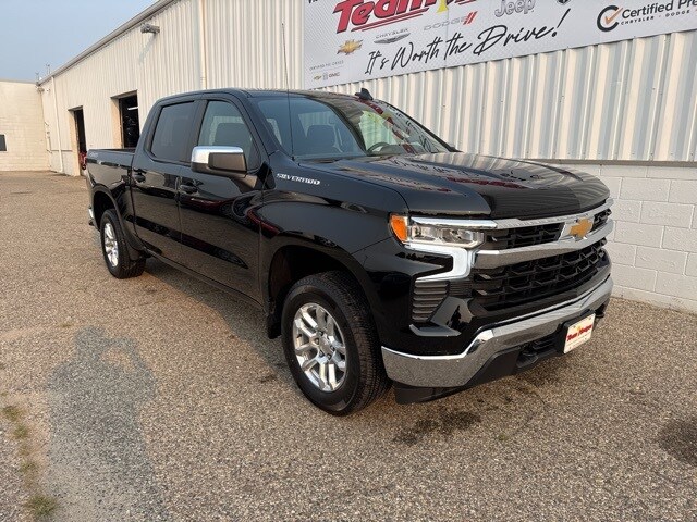 2024 Chevrolet Silverado 1500 LT photo 2