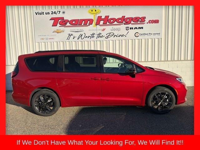 2026 Chrysler Pacifica Passenger Van 