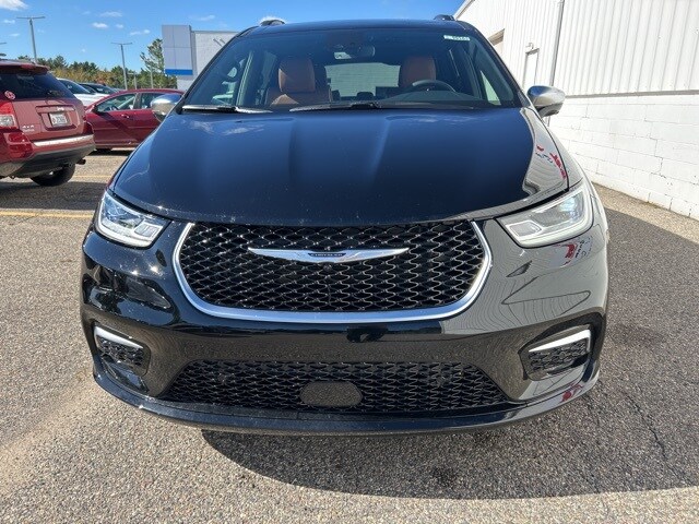 2026 Chrysler Pacifica Pinnacle photo 4