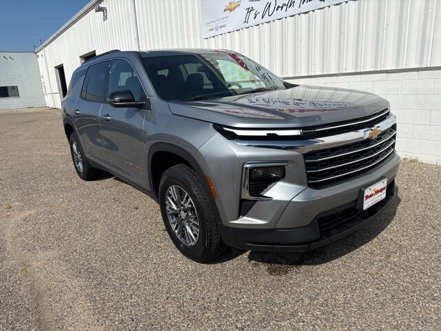 2025 Chevrolet Traverse photo 2