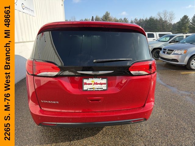 2026 Chrysler Voyager LX - Photo 8