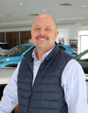 Staff member Steve Adams from ID_756d37c89ec6