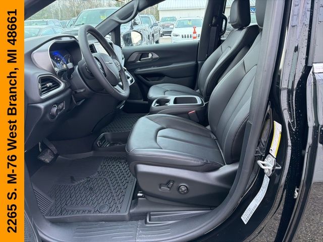 2026 Chrysler Voyager LX - Photo 12