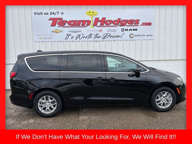 2026 Chrysler Voyager LX's photo