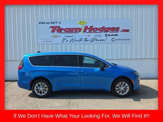 2027 Chrysler Pacifica Select AWD's photo
