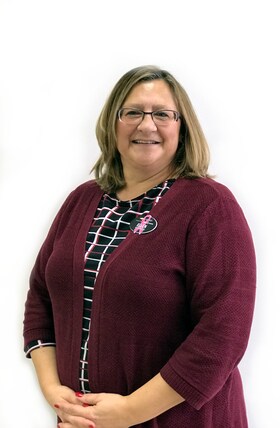 Staff member Ellen Nelson from ID_f22bae75a379