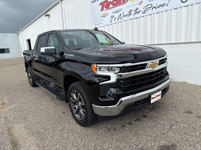 2022 Chevrolet Silverado 1500 LT photo 2