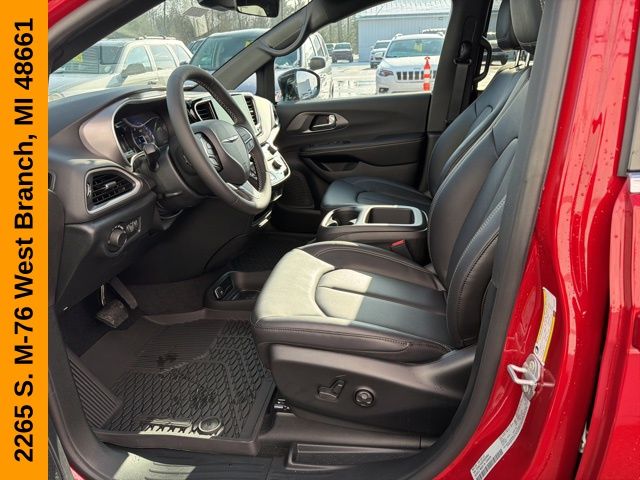 2026 Chrysler Voyager LX - Photo 12