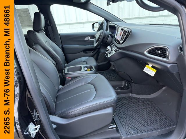2026 Chrysler Voyager LX - Photo 35