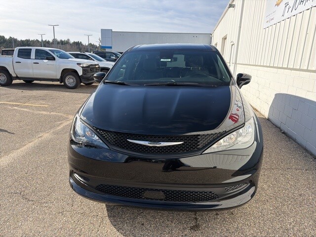 2026 Chrysler Voyager LX photo 4