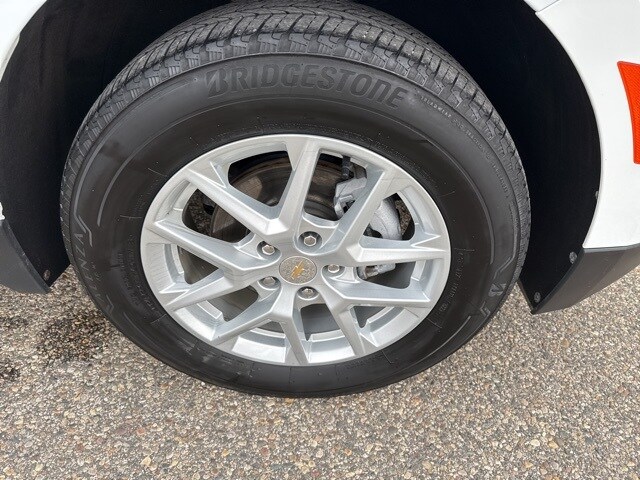 2022 Chevrolet Equinox LT photo 3